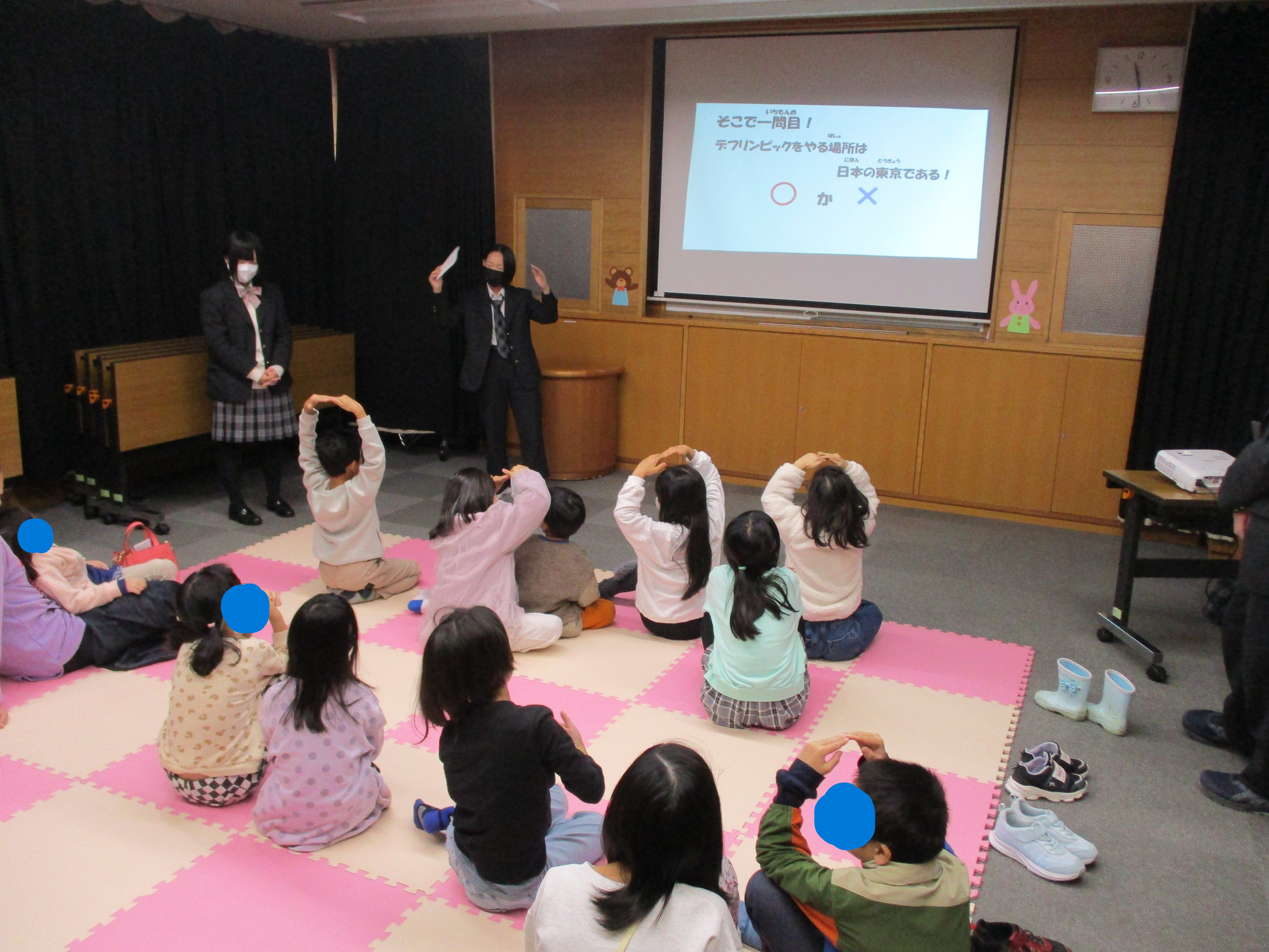 手話つきおはなし会のようす2 手話つきおはなし会のようす2