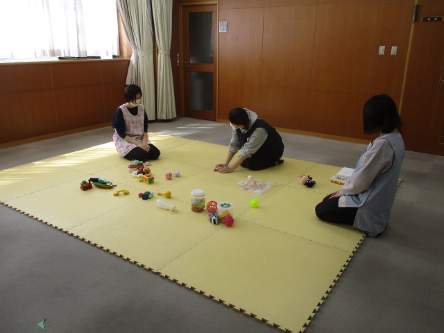 おもちゃなどを用意した