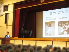 豊田選手の障害についての講演の写真1