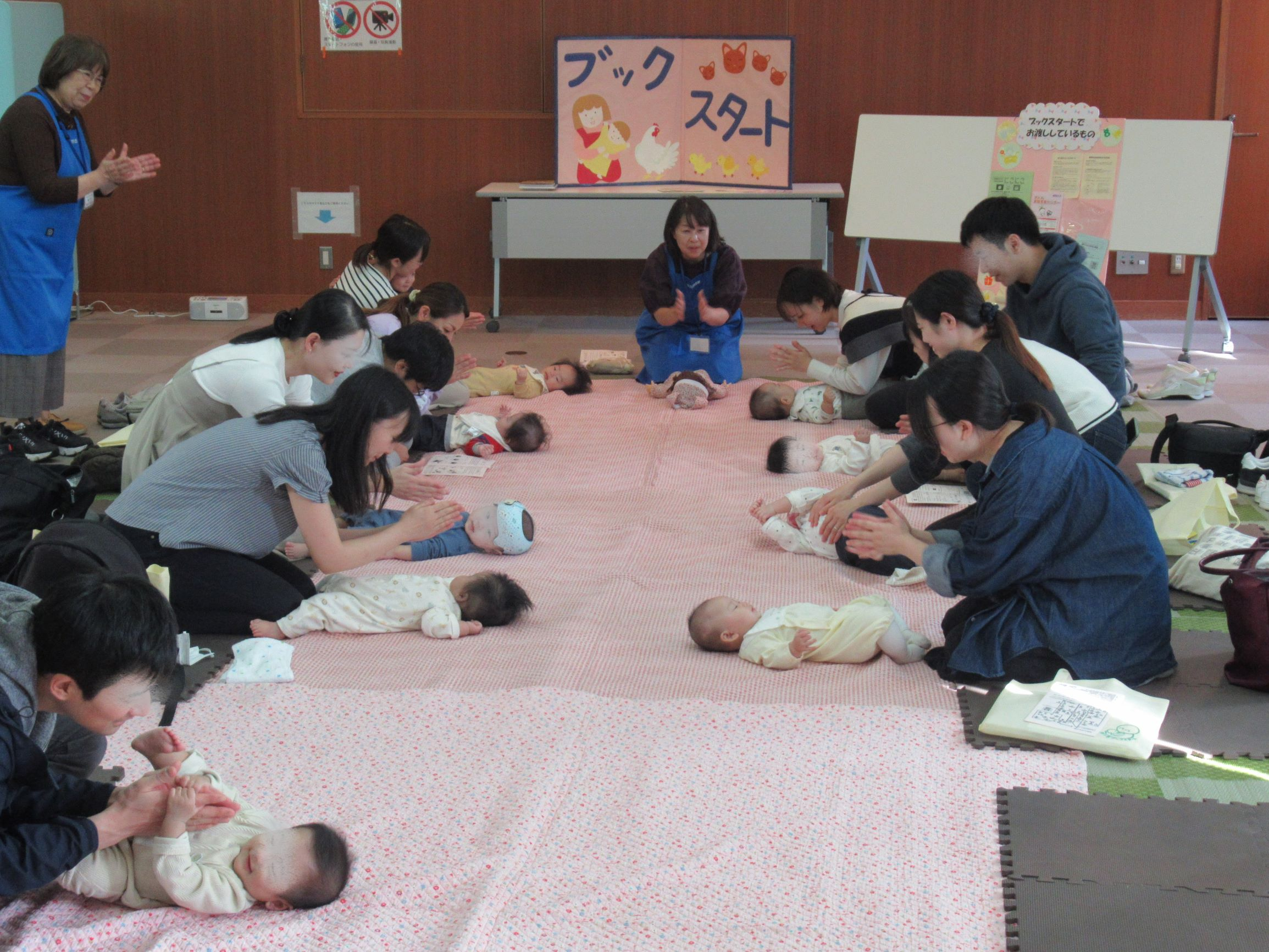p39 ブックスタート参加の様子(1)_LI.jpg