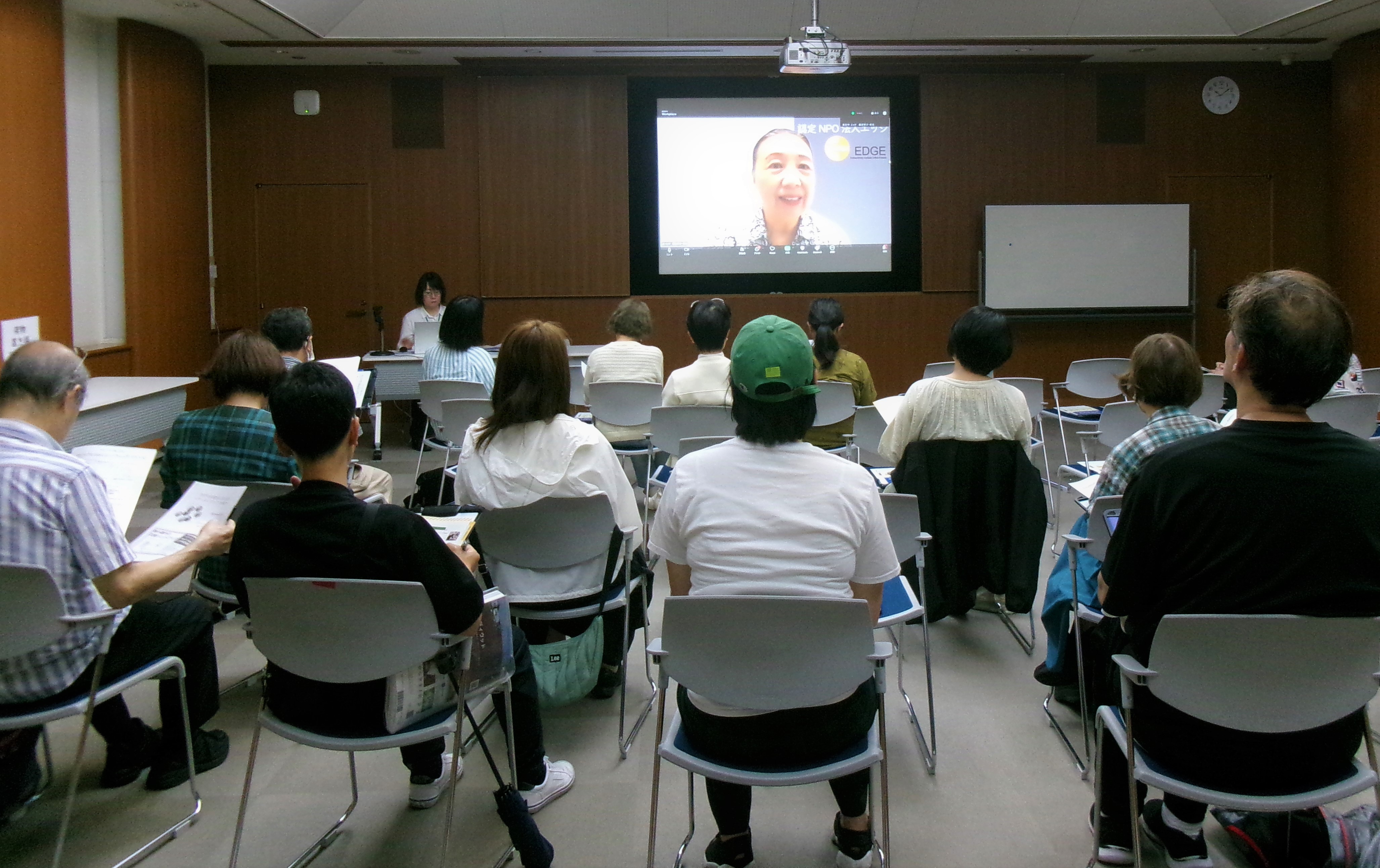 講演会のようす 講演会のようす