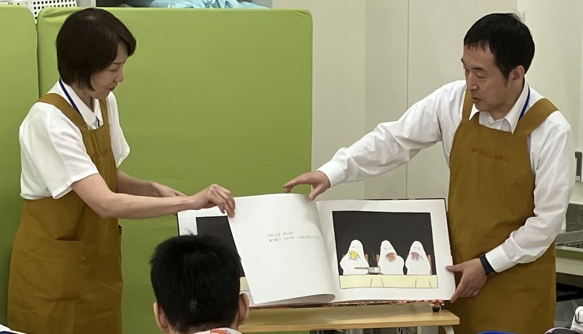 大型絵本のよみきかせ