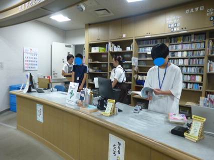 司書体験の様子2