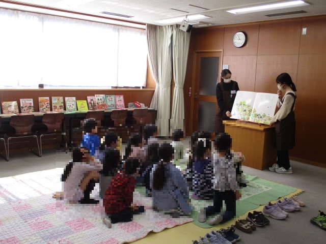 おはなし会の様子2