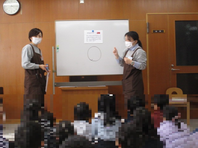 のりものクイズの様子