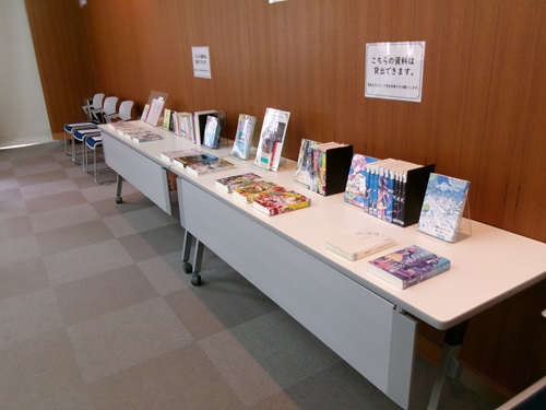 関連本の展示（軽量版）.jpg