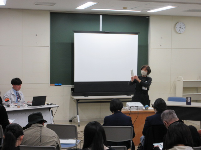 ブックトークの様子の写真