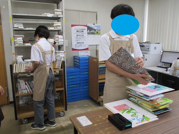メール便処理の様子 メール便処理の様子