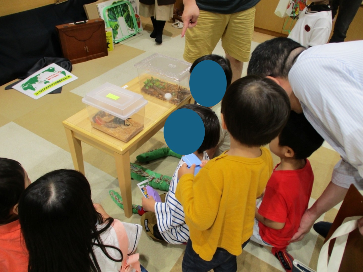 ムシといっしょにおはなし会の様子.jpg ムシといっしょにおはなし会の様子.jpg